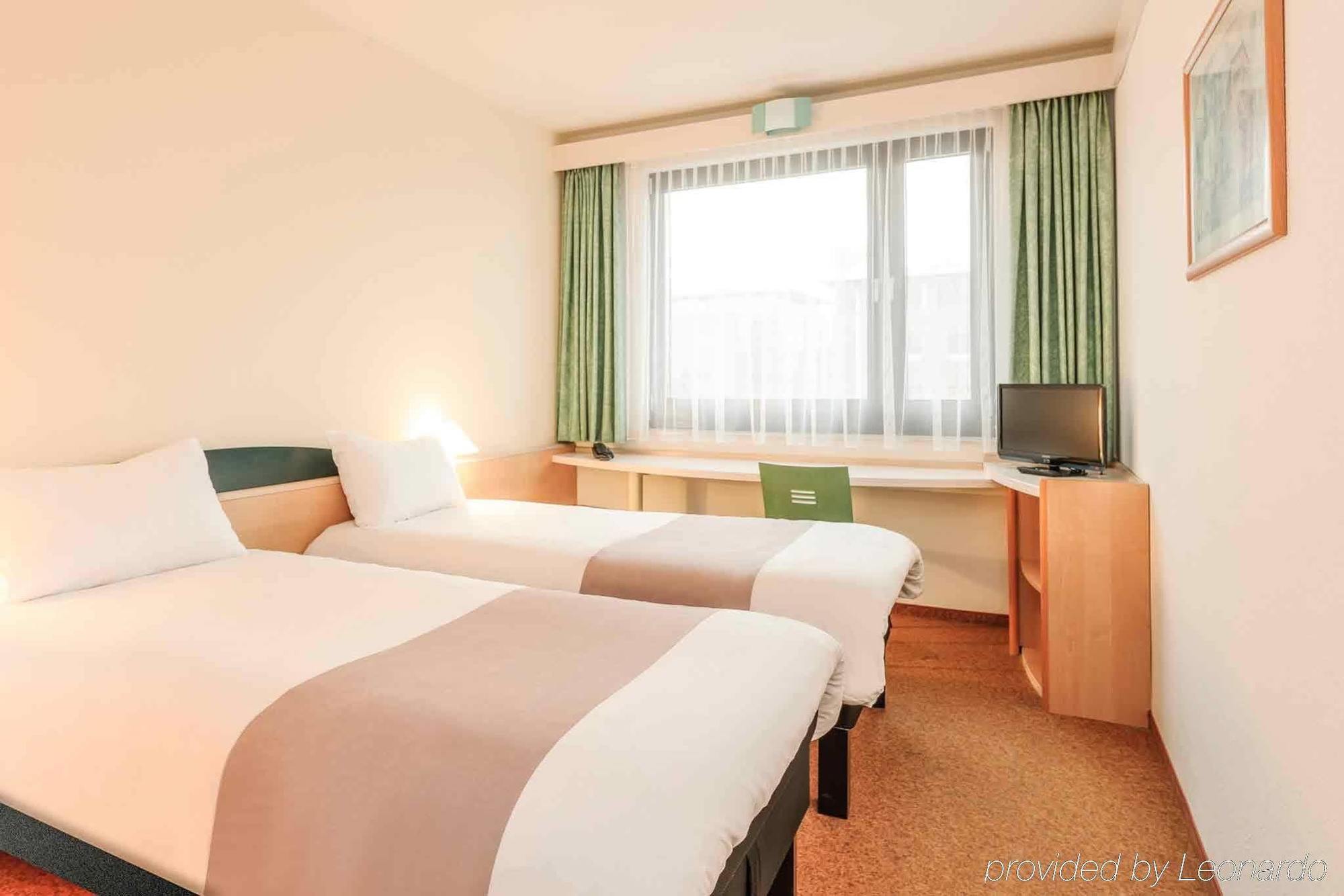 Ibis Rostock Am Stadthafen Extérieur photo