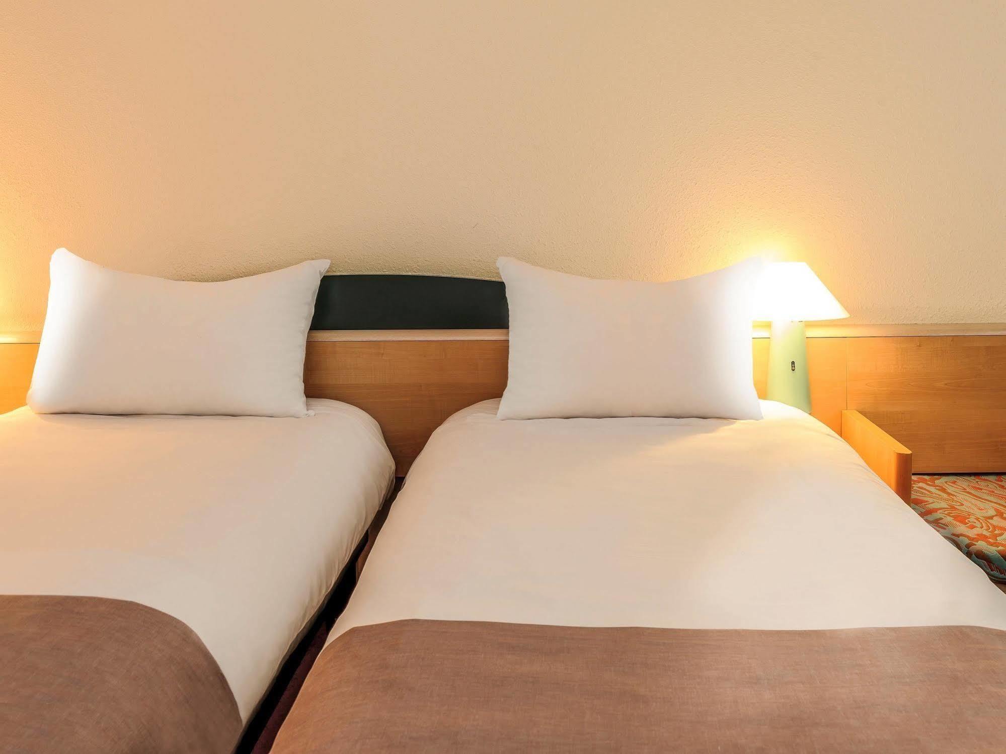 Ibis Rostock Am Stadthafen Extérieur photo